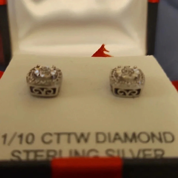 1/10 CTTW Diamond Sterling silver earrings - Picture 8 of 10